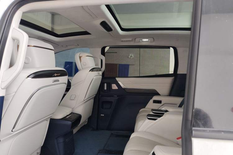 Used Buick Century 2023 2.0T Six-Seater Yinshi Edition Headliner