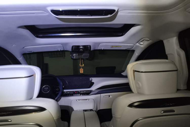 Used Buick Century 2023 2.0T Seven-Seater Yinshi Edition Headliner