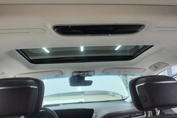 Used Buick Century 2023 2.0T Six-Seater Yinshi Edition Headliner
