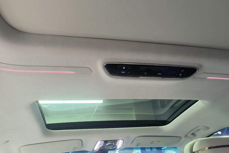 Used Buick Century 2023 2.0T Six-Seater Yinshi Edition Headliner