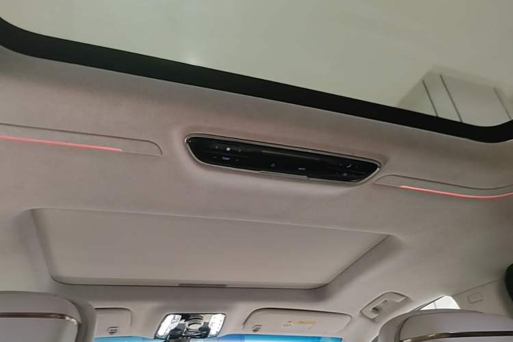 Used Buick Century 2023 2.0T Six-Seater Yinshi Edition Headliner