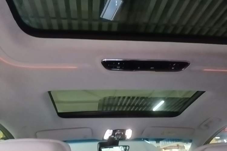 Used Buick Century 2023 2.0T Six-Seater Yinshi Edition Headliner
