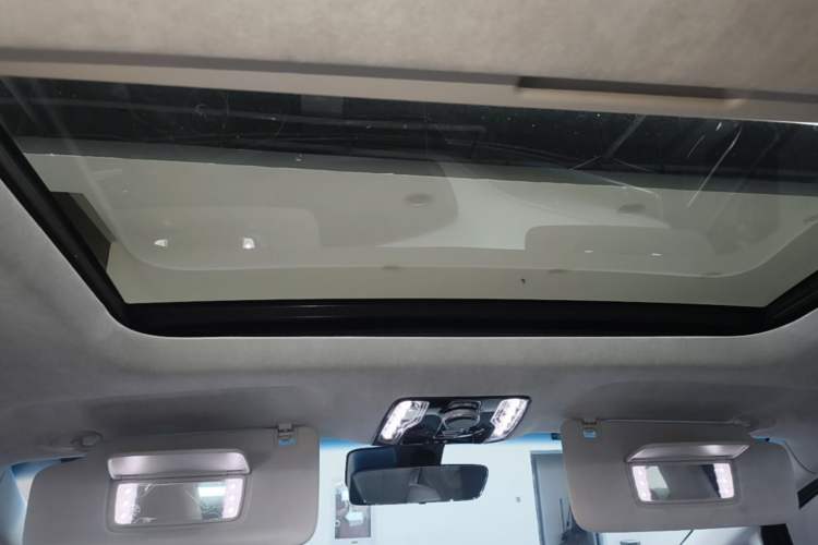 Used Buick Century 2023 2.0T Six-Seater Yinshi Edition Headliner