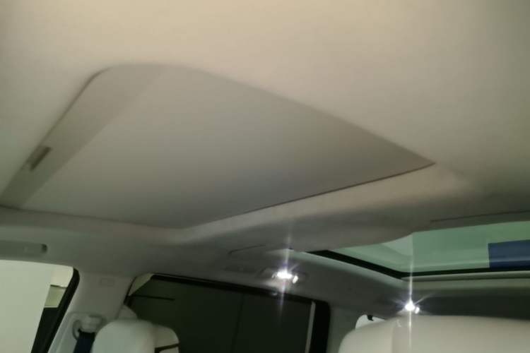 Used Buick Century 2023 2.0T Six-Seater Yinshi Edition Headliner