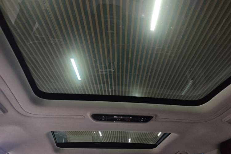 Used Buick Century 2023 2.0T Six-Seater Yinshi Edition Headliner
