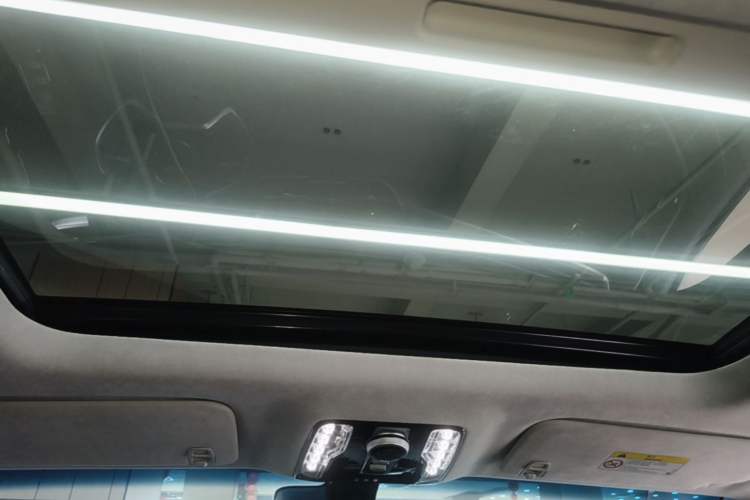 Used Buick Century 2023 2.0T Six-Seater Yinshi Edition Headliner