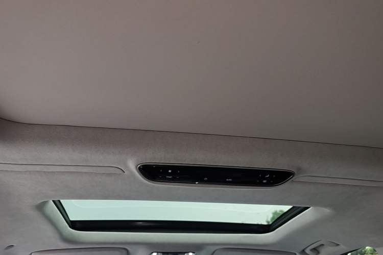 Used Buick Century 2023 2.0T Six-Seater Yinshi Edition Headliner