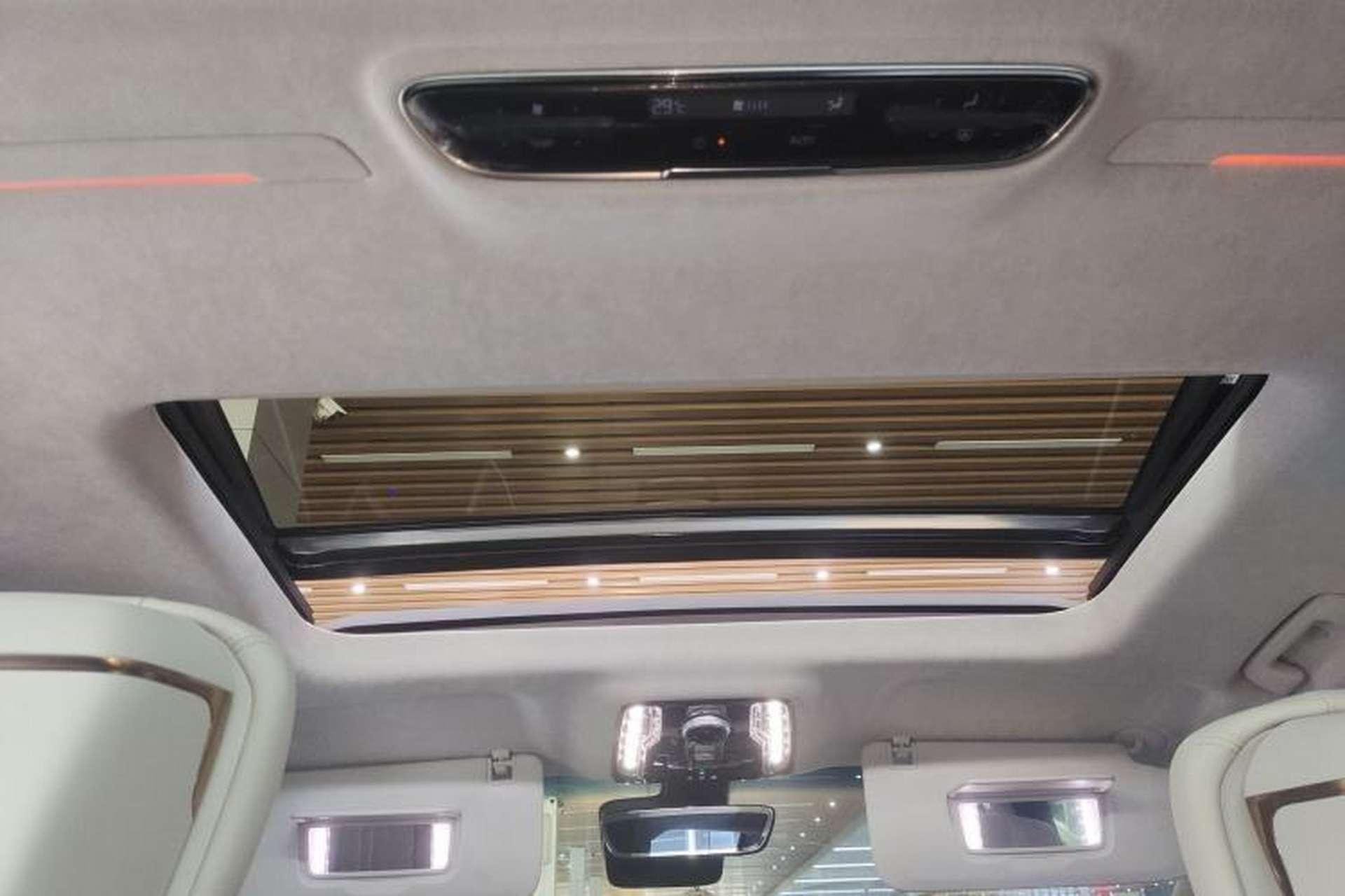 Used Buick Century 2023 2.0T Six-Seater Yinshi Edition Headliner