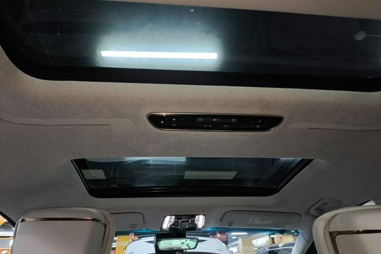 Used Buick Century 2023 2.0T Seven-Seater Yinshi Edition Headliner