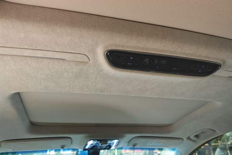 Used Buick Century 2023 2.0T Six-Seater Yinshi Edition Headliner