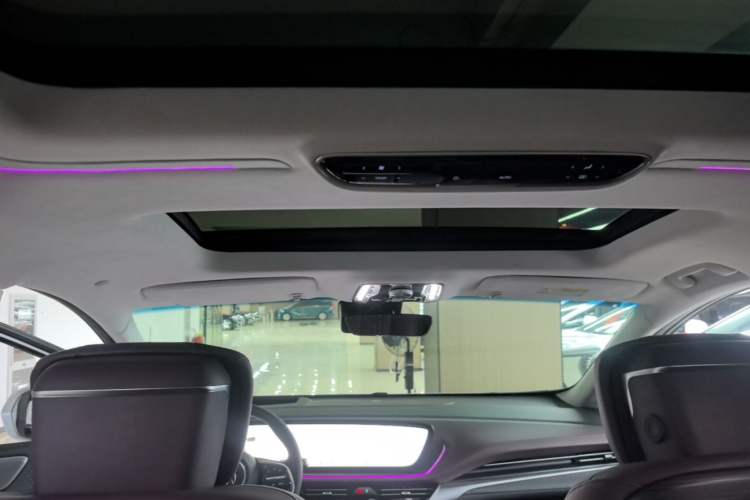 Used Buick Century 2023 2.0T Seven-Seater Yinshi Edition Headliner