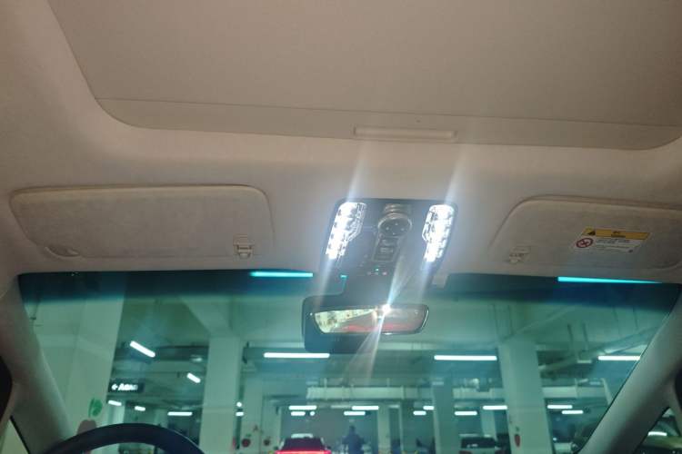 Used Buick Century 2023 2.0T Six-Seater Yinshi Edition Headliner