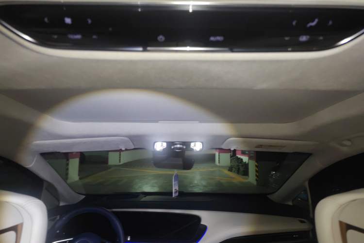 Used Buick Century 2023 2.0T Six-Seater Yinshi Edition Headliner