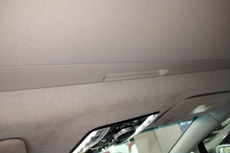 Used Buick Century 2023 2.0T Six-Seater Yinshi Edition Headliner