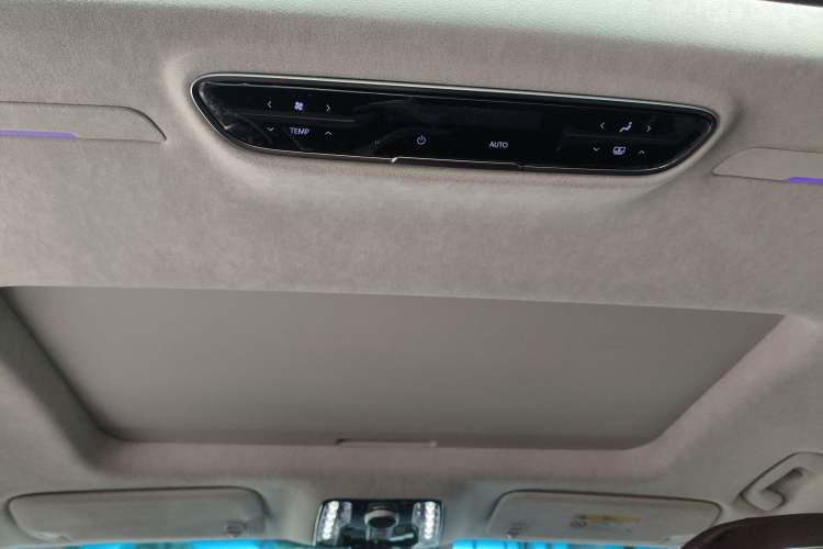 Used Buick Century 2023 2.0T Six-Seater Yinshi Edition Headliner