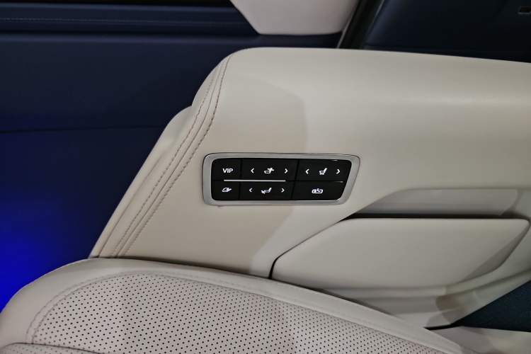 Used Buick Century 2023 2.0T Six-Seater Yinshi Edition Interior 11