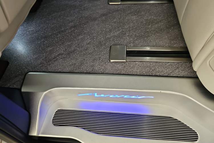 Used Buick Century 2023 2.0T Six-Seater Yinshi Edition Interior 14