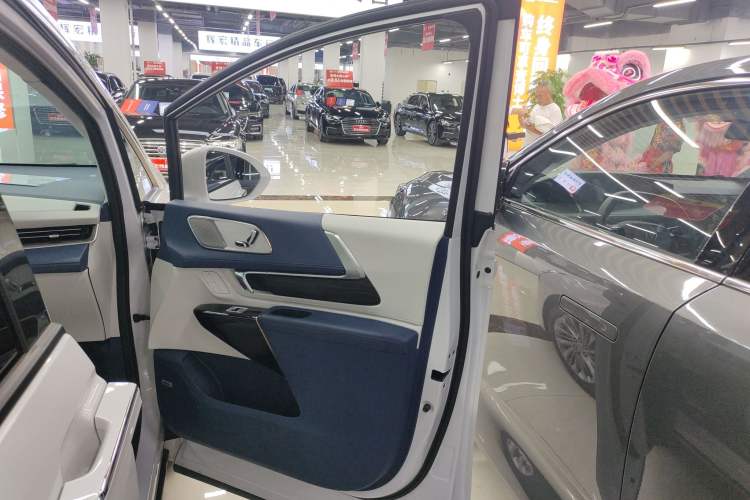 Used Buick Century 2023 2.0T Six-Seater Yinshi Edition Interior 2