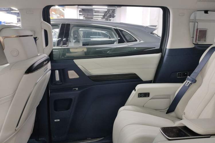 Used Buick Century 2023 2.0T Six-Seater Yinshi Edition Interior 3