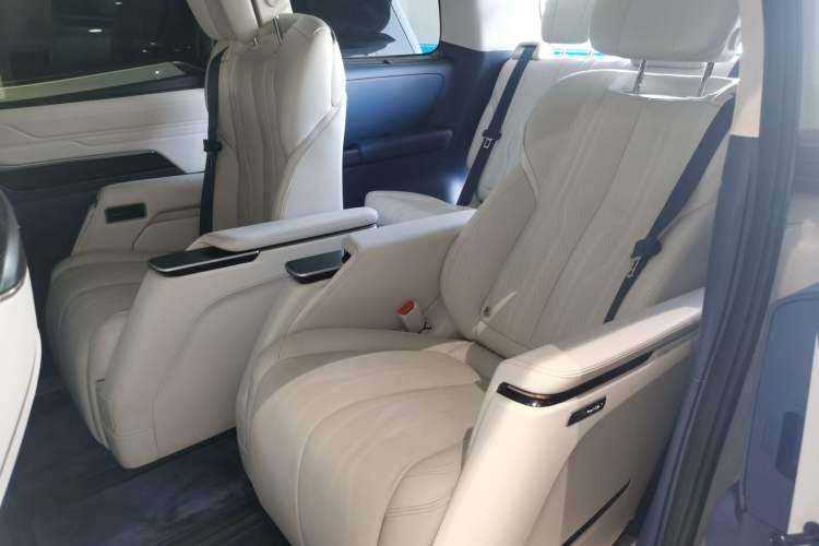 Used Buick Century 2023 2.0T Seven-Seater Yinshi Edition Interior 4