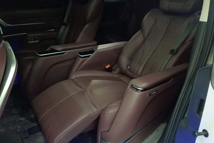 Used Buick Century 2023 2.0T Six-Seater Yinshi Edition Interior 4