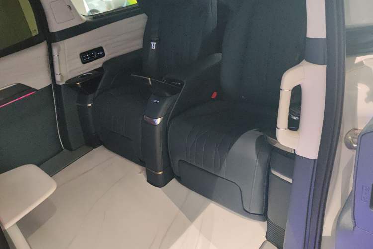 Used Buick Century 2023 2.0T Four-Seat Private Edition Interior 4