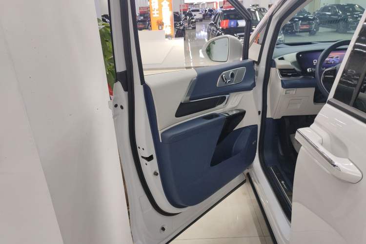 Used Buick Century 2023 2.0T Six-Seater Yinshi Edition Interior 4