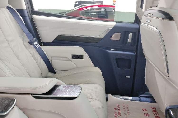 Used Buick Century 2023 2.0T Six-Seater Yinshi Edition Interior 5