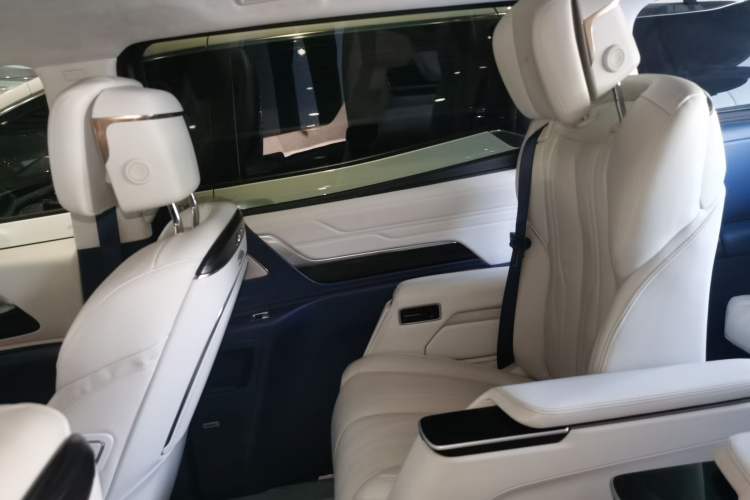 Used Buick Century 2023 2.0T Seven-Seater Yinshi Edition Interior 6