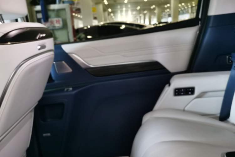Used Buick Century 2023 2.0T Six-Seater Yinshi Edition Interior 6