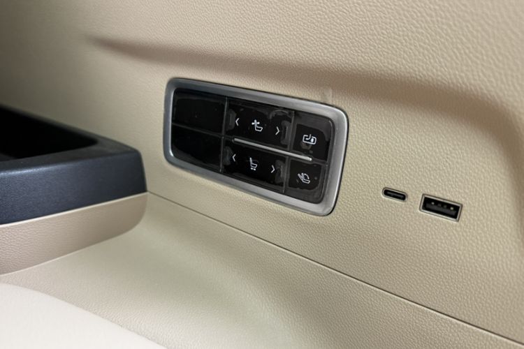 Used Buick Century 2023 2.0T Seven-Seater Deluxe Edition Interior 8