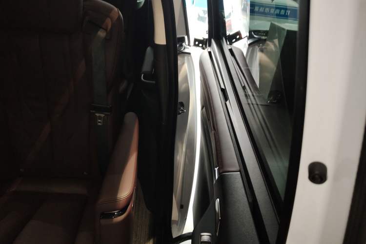 Used Buick Century 2023 2.0T Six-Seater Yinshi Edition Interior 8