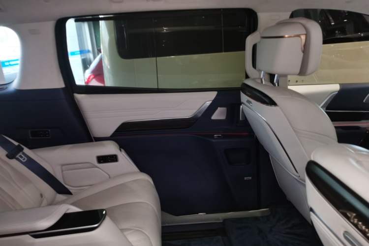 Used Buick Century 2023 2.0T Seven-Seater Yinshi Edition Interior 8
