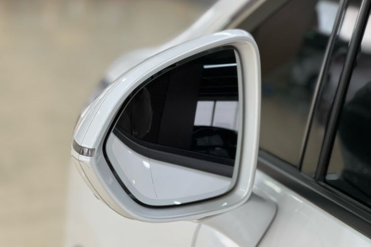 Used Buick Century 2023 2.0T Six-Seater Yinshi Edition Interior 8