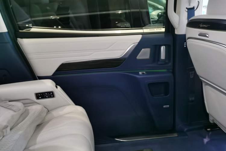 Used Buick Century 2023 2.0T Six-Seater Yinshi Edition Interior 8