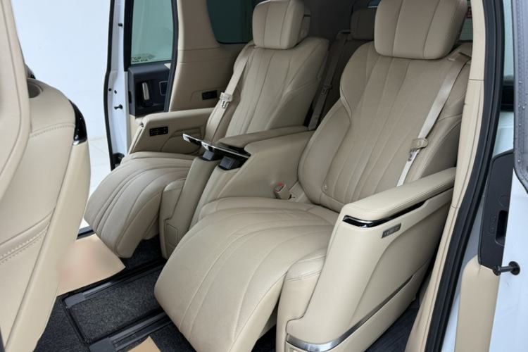 Used Buick Century 2023 2.0T Seven-Seater Deluxe Edition Interior 9