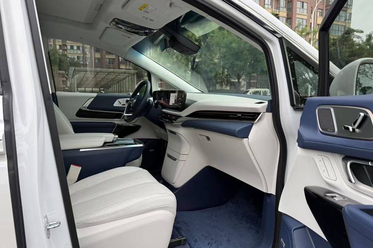 Used Buick Century 2023 2.0T Six-Seater Yinshi Edition Interior 9