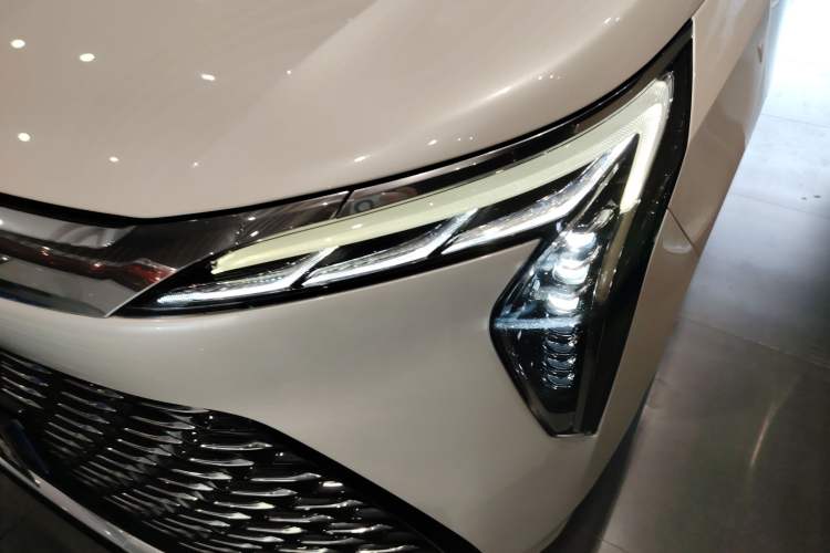 Used Buick Century 2023 2.0T Six-Seater Yinshi Edition Left Front Headlight