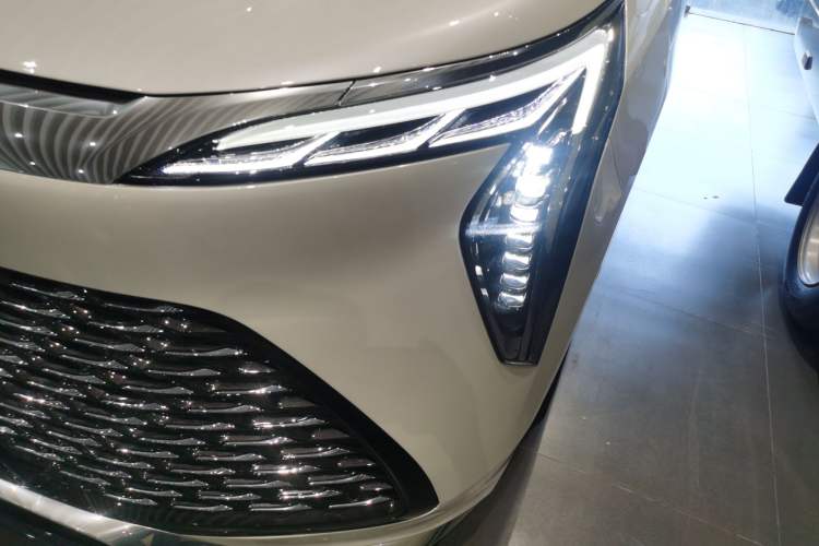 Used Buick Century 2023 2.0T Seven-Seater Yinshi Edition Left Front Headlight