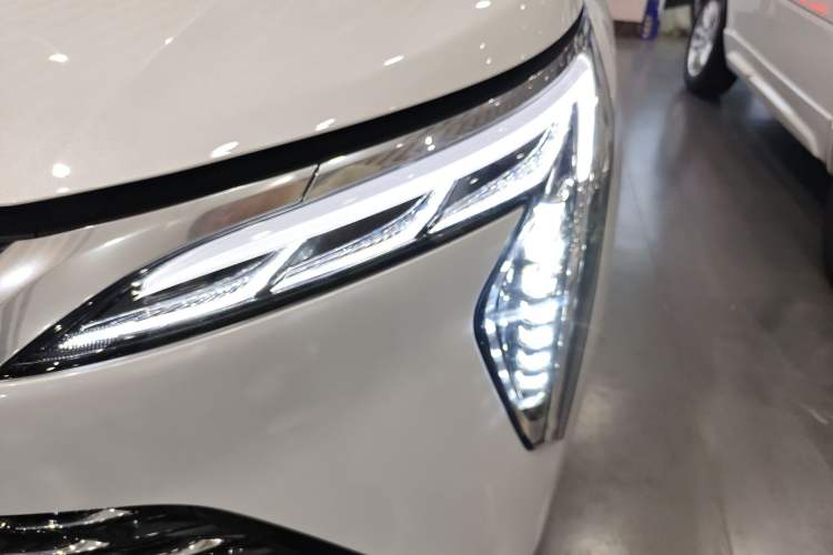 Used Buick Century 2023 2.0T Six-Seater Yinshi Edition Left Front Headlight