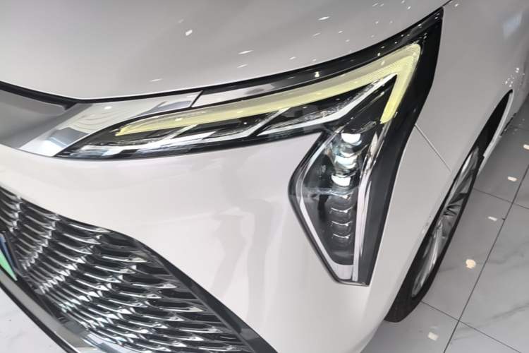 Used Buick Century 2023 2.0T Six-Seater Yinshi Edition Left Front Headlight
