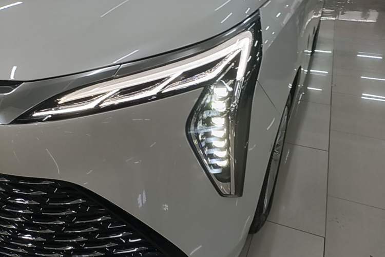 Used Buick Century 2023 2.0T Six-Seater Yinshi Edition Left Front Headlight