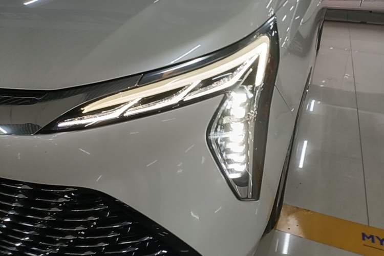 Used Buick Century 2023 2.0T Six-Seater Yinshi Edition Left Front Headlight