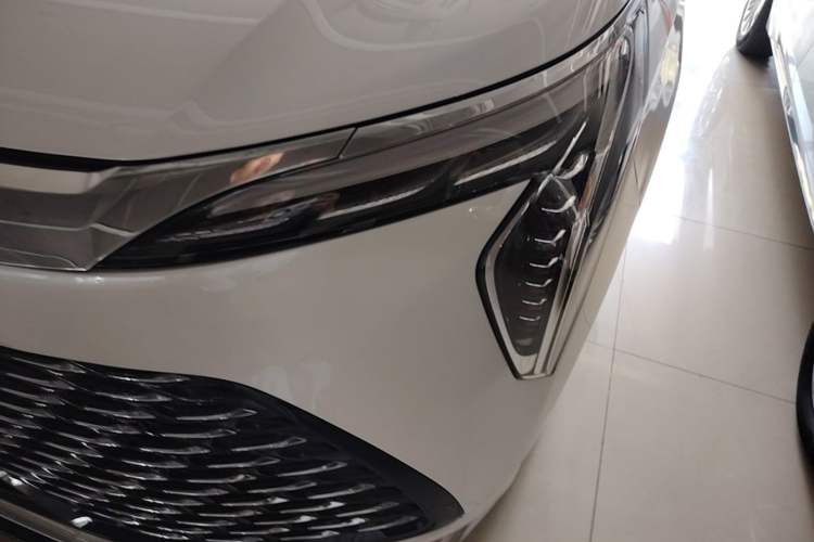 Used Buick Century 2023 2.0T Six-Seater Yinshi Edition Left Front Headlight