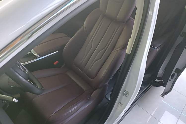 Used Buick Century 2023 2.0T Six-Seater Yinshi Edition Left Front Seat