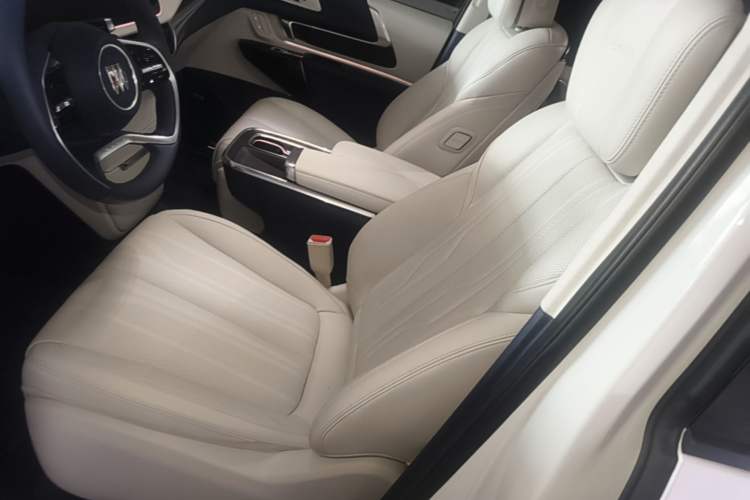 Used Buick Century 2023 2.0T Six-Seater Yinshi Edition Left Front Seat