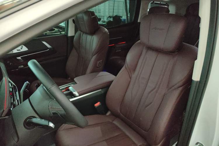 Used Buick Century 2023 2.0T Six-Seater Yinshi Edition Left Front Seat