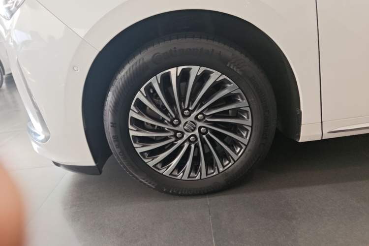 Used Buick Century 2023 2.0T Seven-Seater Deluxe Edition Left Front Wheel Hub