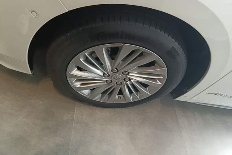 Used Buick Century 2023 2.0T Six-Seater Yinshi Edition Left Front Wheel Hub