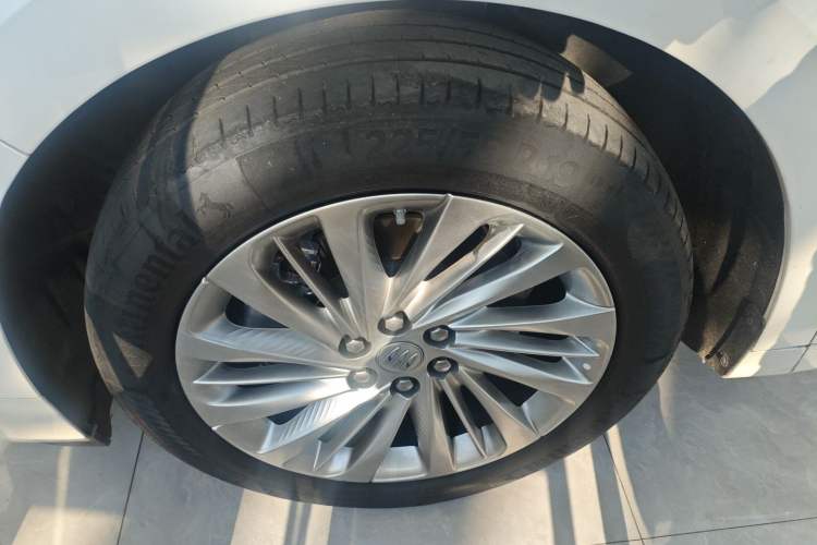 Used Buick Century 2023 2.0T Six-Seater Yinshi Edition Left Front Wheel Hub